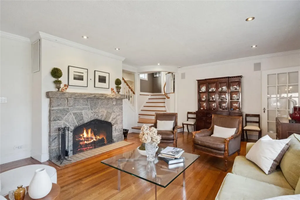 6 Darley Road Great Neck NY 11021