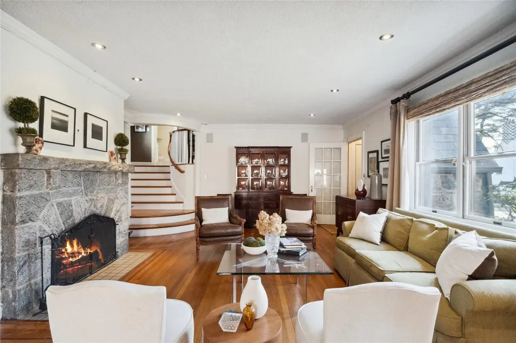 6 Darley Road Great Neck NY 11021