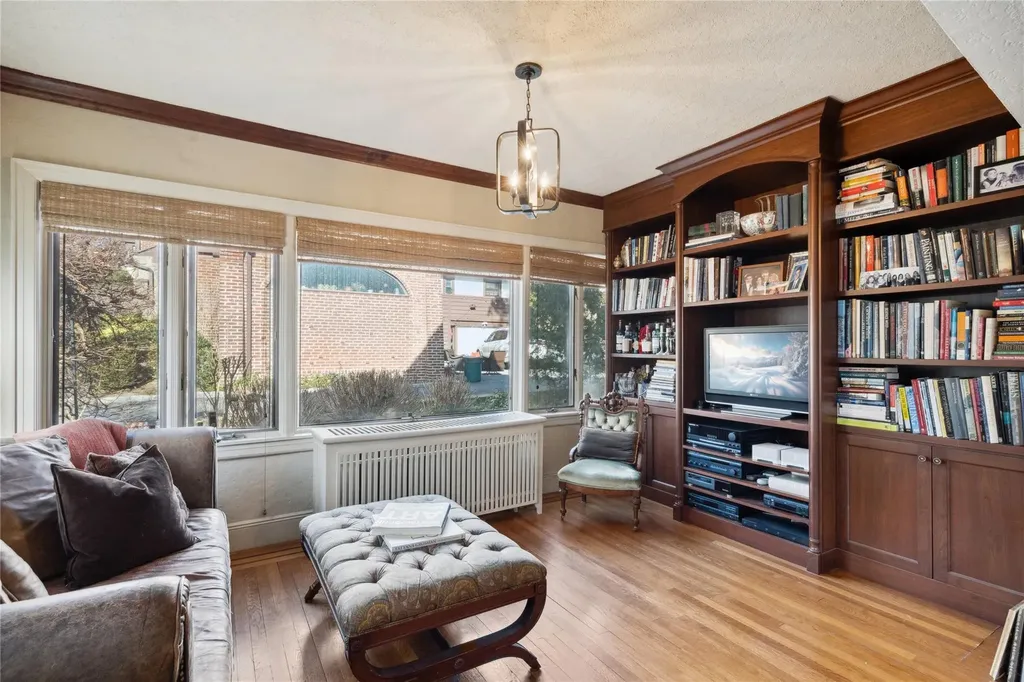 6 Darley Road Great Neck NY 11021