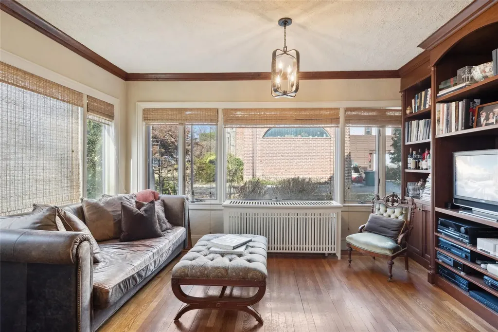 6 Darley Road Great Neck NY 11021