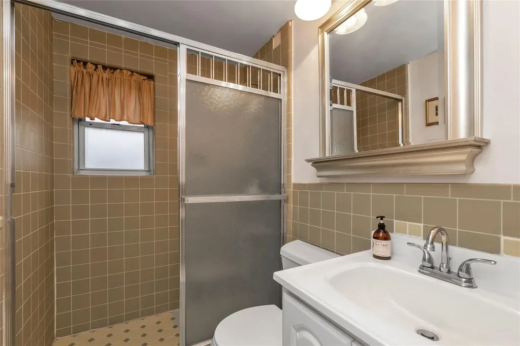 355 Divot Road Oceanside NY 11572