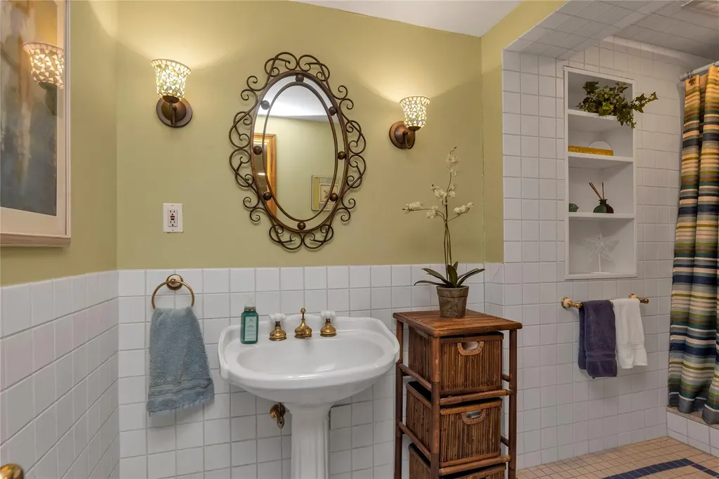 355 Divot Road Oceanside NY 11572