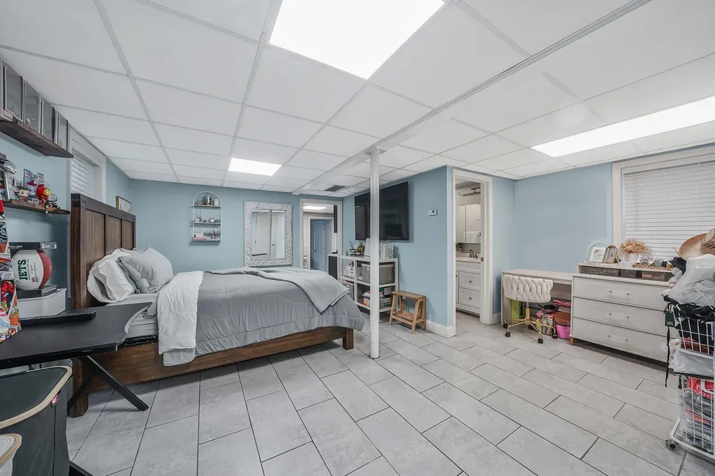 28 W 13th Road Broad Channel NY 11693