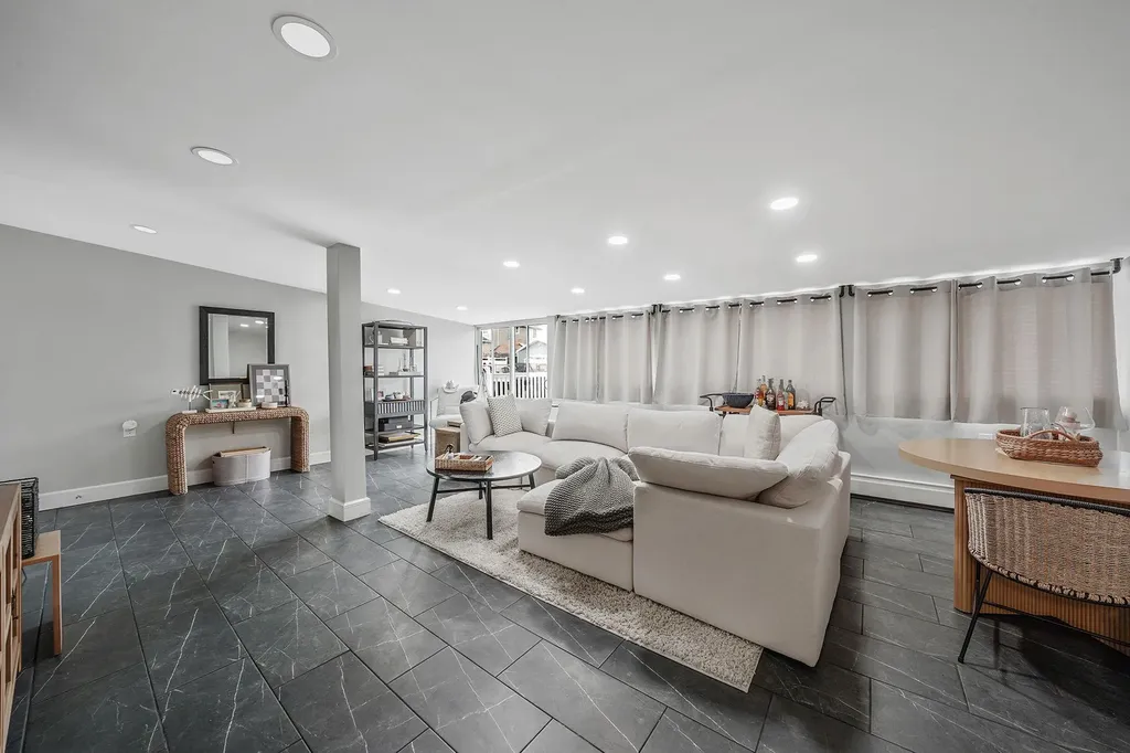 28 W 13th Road Broad Channel NY 11693