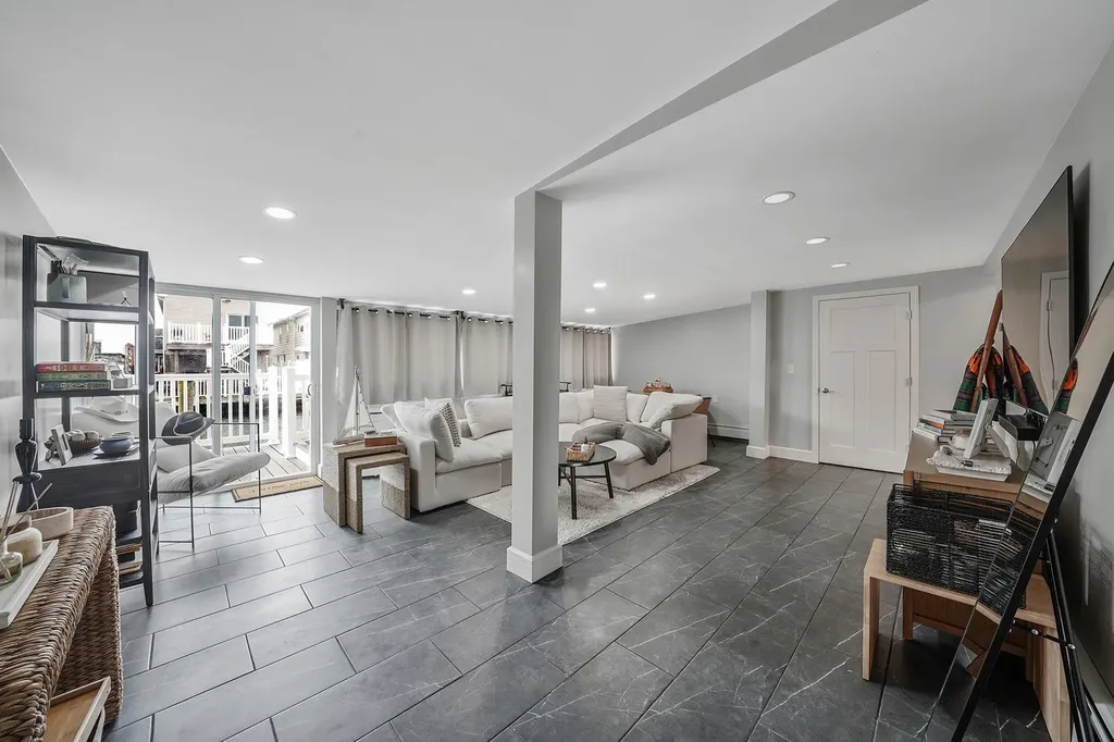 28 W 13th Road Broad Channel NY 11693