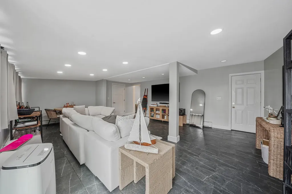 28 W 13th Road Broad Channel NY 11693