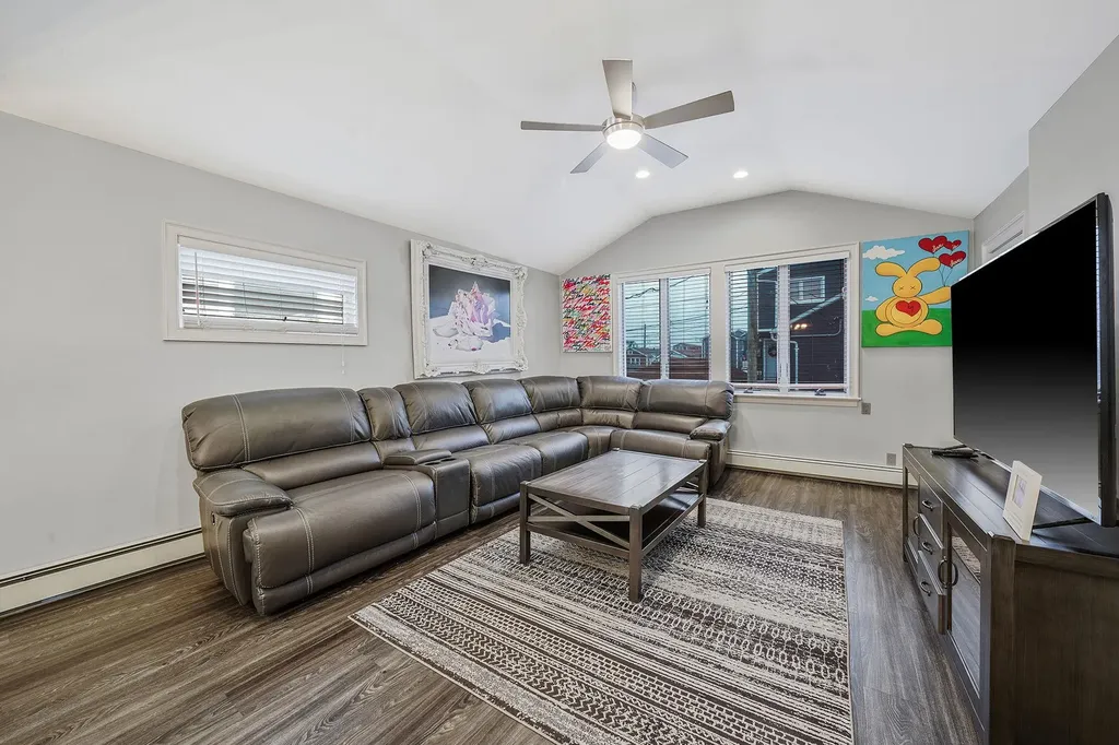 28 W 13th Road Broad Channel NY 11693