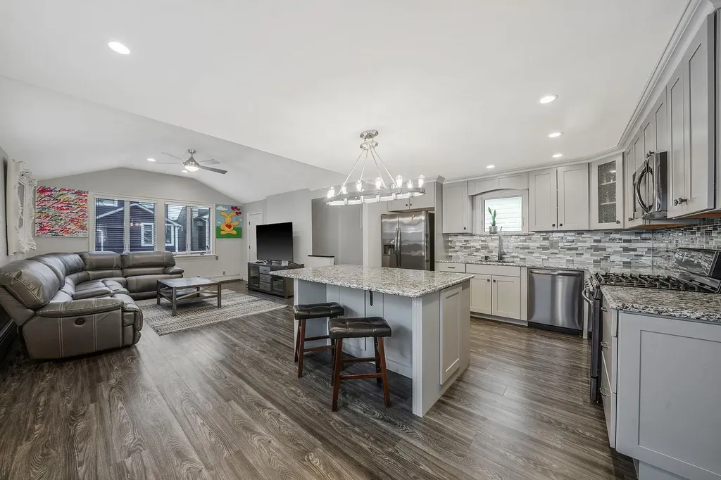28 W 13th Road Broad Channel NY 11693