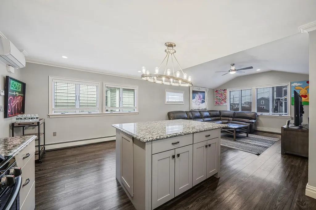 28 W 13th Road Broad Channel NY 11693
