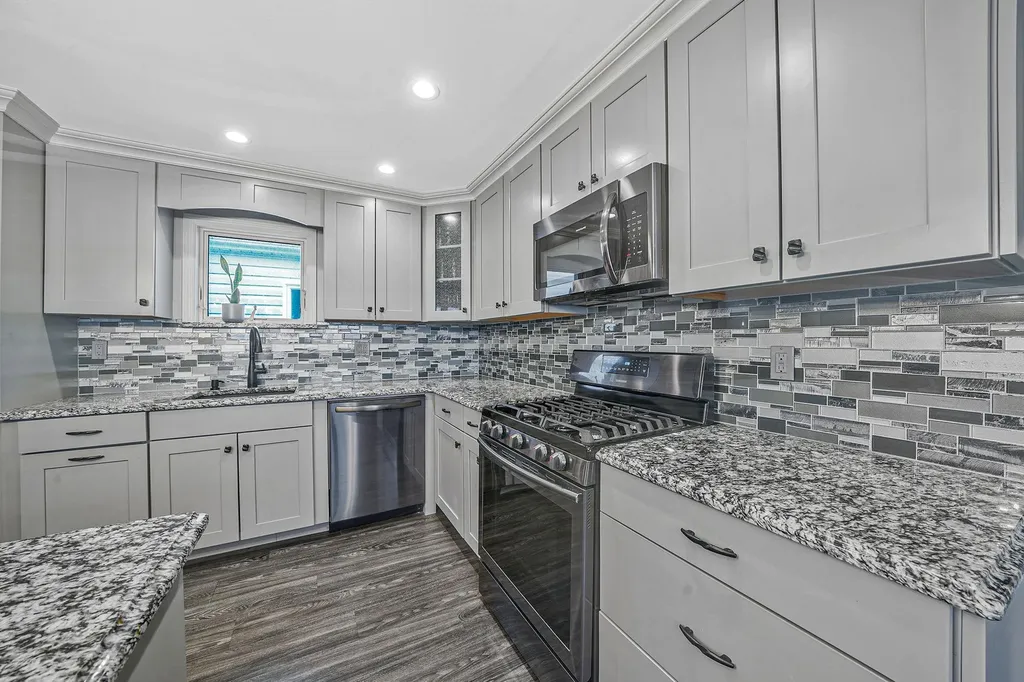 28 W 13th Road Broad Channel NY 11693