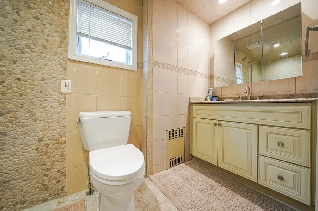 28 W 13th Road Broad Channel NY 11693