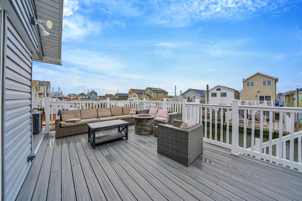 28 W 13th Road Broad Channel NY 11693