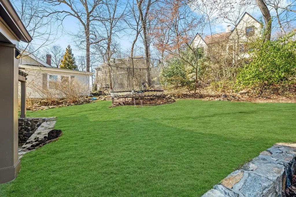 29 Valley Road Larchmont NY 10538