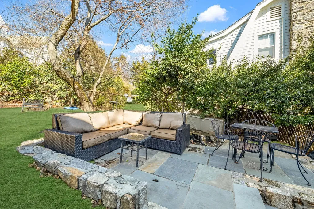 29 Valley Road Larchmont NY 10538