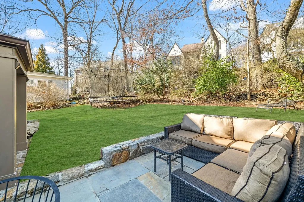 29 Valley Road Larchmont NY 10538