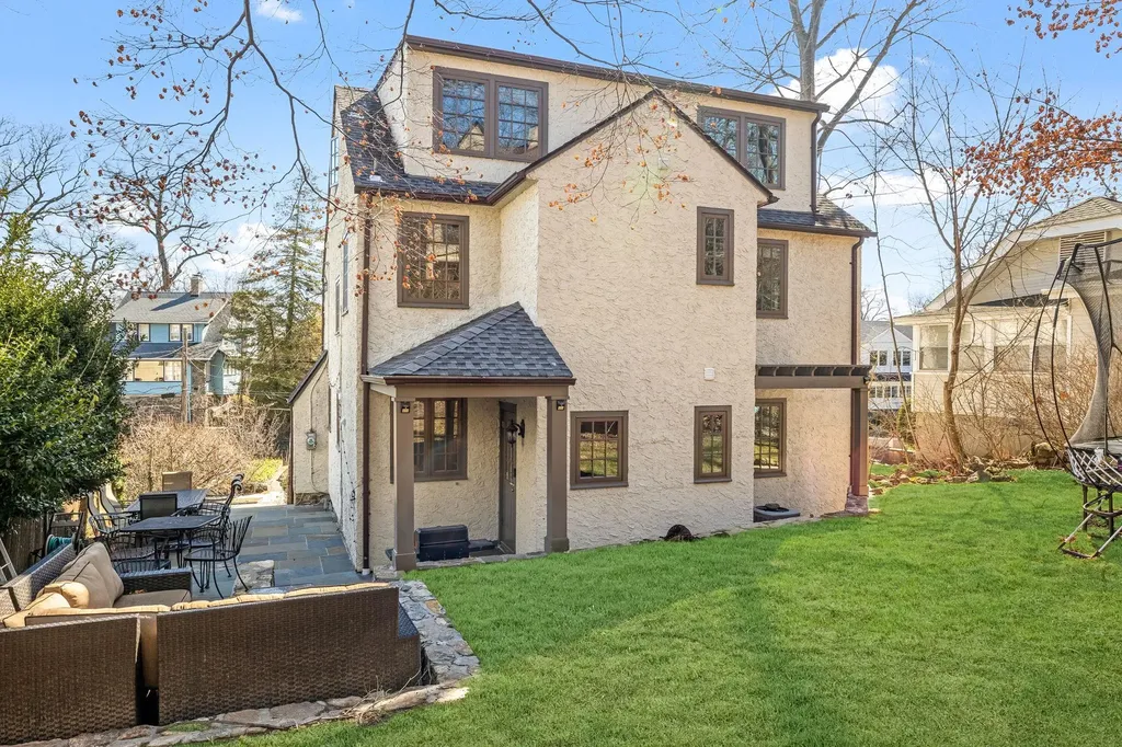 29 Valley Road Larchmont NY 10538