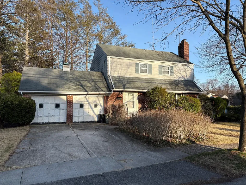 24 High Street East Williston NY 11596
