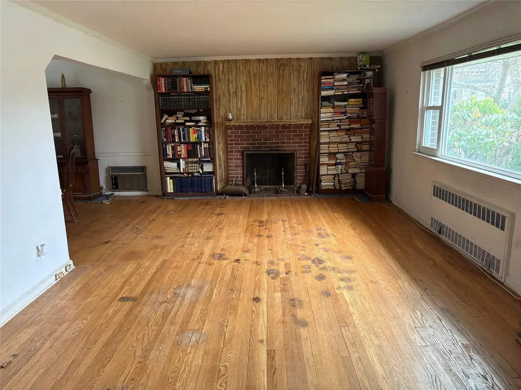 24 High Street East Williston NY 11596