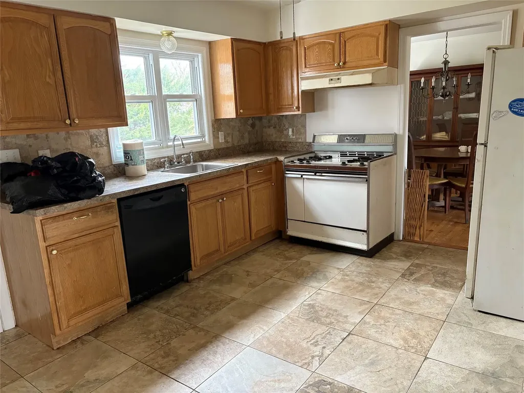 24 High Street East Williston NY 11596