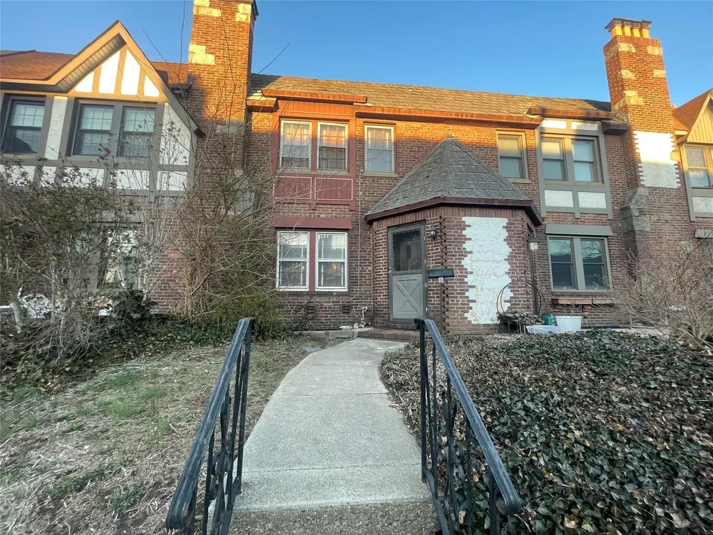354 Bauer Place Mineola NY 11501
