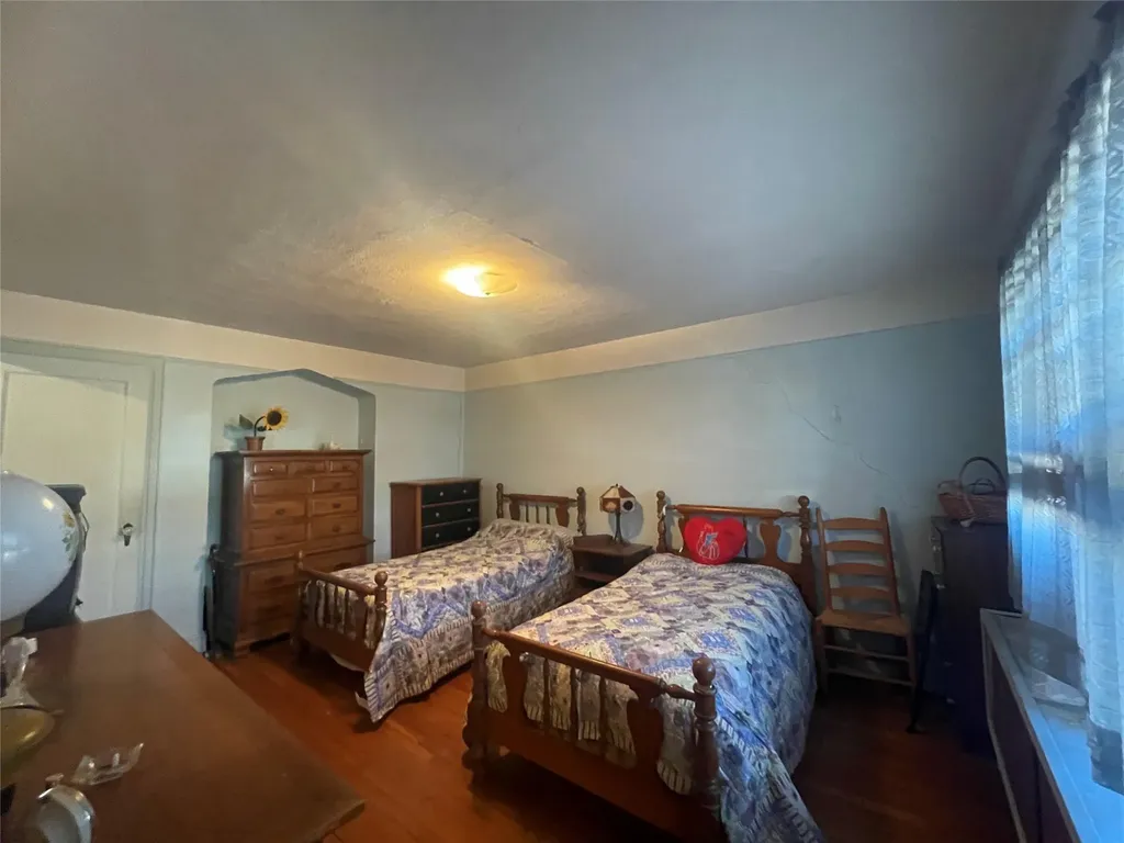 354 Bauer Place Mineola NY 11501