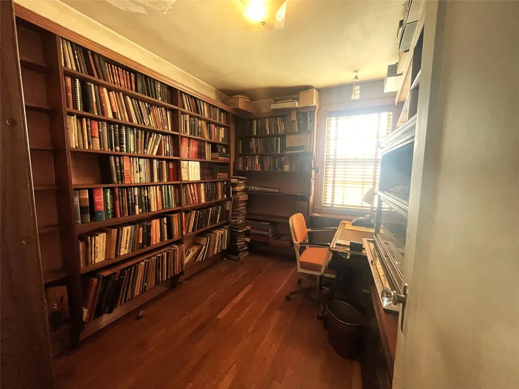 354 Bauer Place Mineola NY 11501