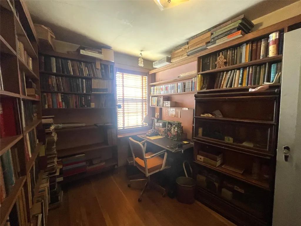 354 Bauer Place Mineola NY 11501