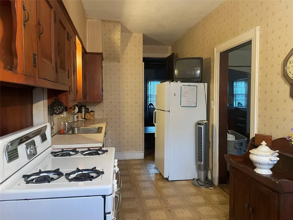 354 Bauer Place Mineola NY 11501