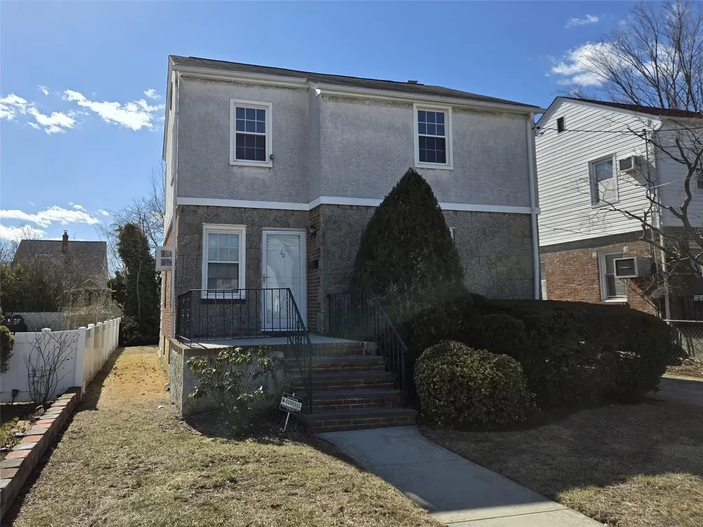 20 E Maujer Street Valley Stream NY 11580