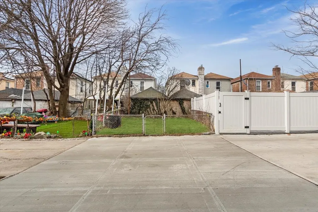 3233 Corsa Avenue Bronx NY 10469