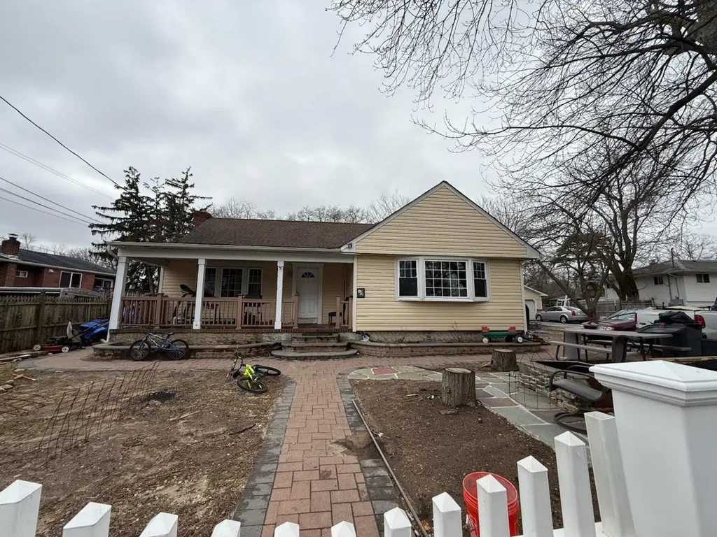 220 Calebs Path Brentwood NY 11717