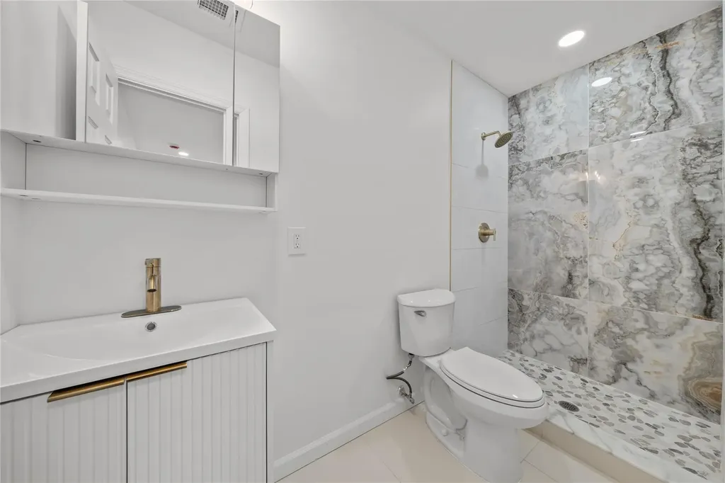 26 Peters Boulevard Central Islip NY 11722