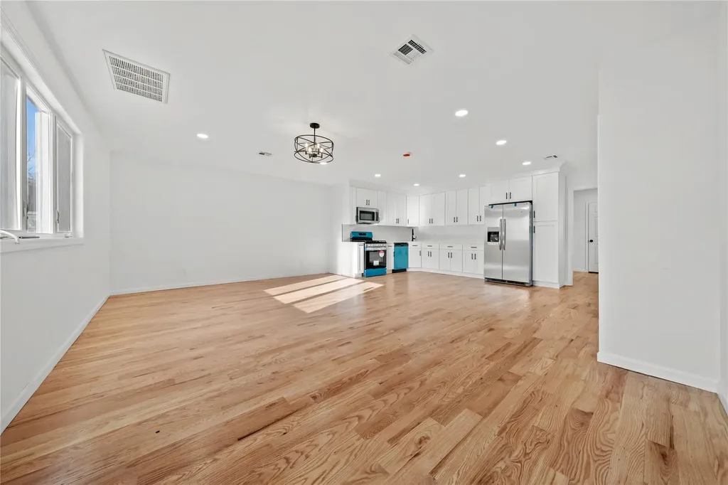26 Peters Boulevard Central Islip NY 11722
