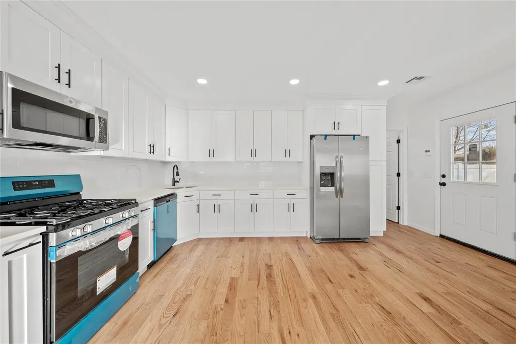 26 Peters Boulevard Central Islip NY 11722
