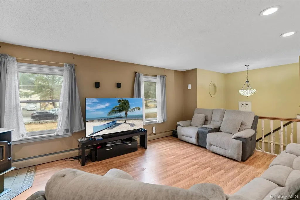 4 Thistle Lane Middletown NY 10940