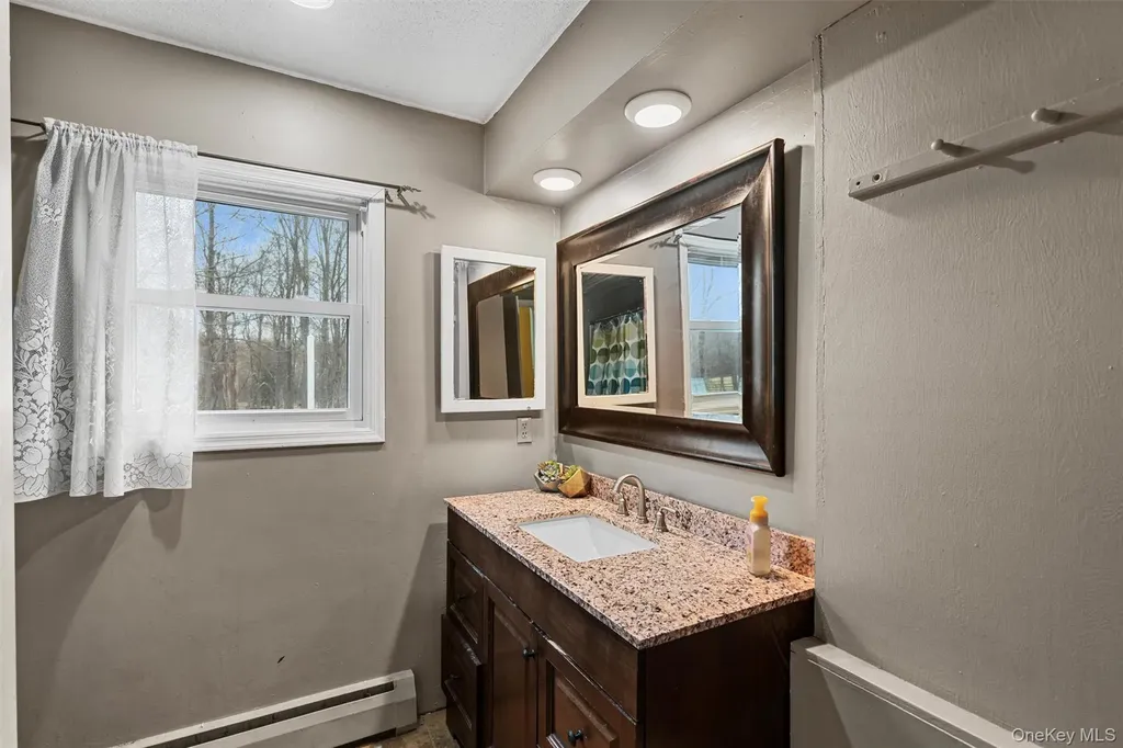 4 Thistle Lane Middletown NY 10940