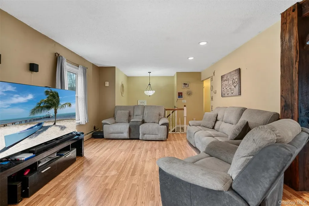 4 Thistle Lane Middletown NY 10940