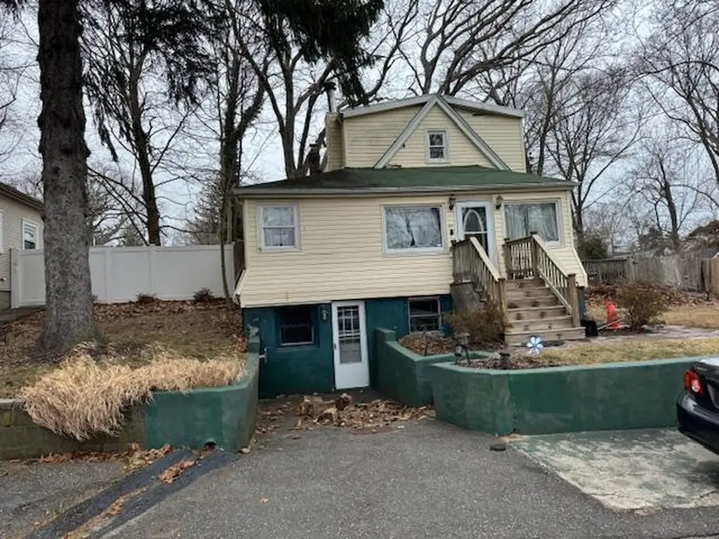 44 Lynbrook Drive Sound Beach NY 11789