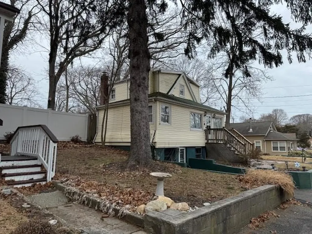 44 Lynbrook Drive Sound Beach NY 11789