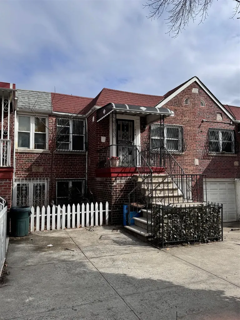 1250 Thieriot Avenue Bronx NY 10472
