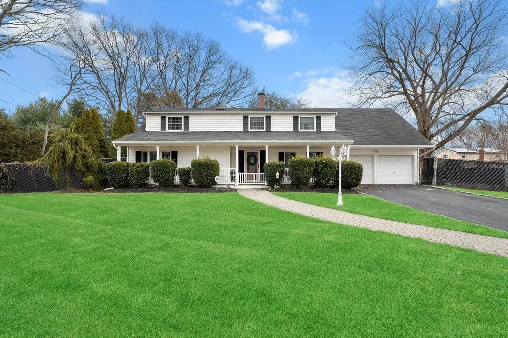 11 Faculty Lane Brookhaven NY 11738