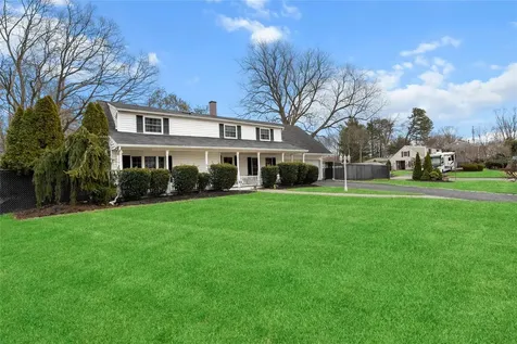 11 Faculty Lane Farmingville NY 11738