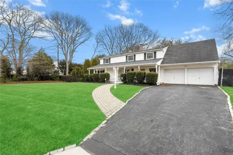 11 Faculty Lane Farmingville NY 11738