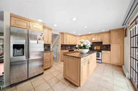 11 Faculty Lane Farmingville NY 11738