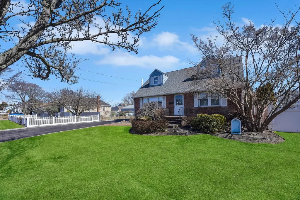 710 South Broadway Lindenhurst NY 11757