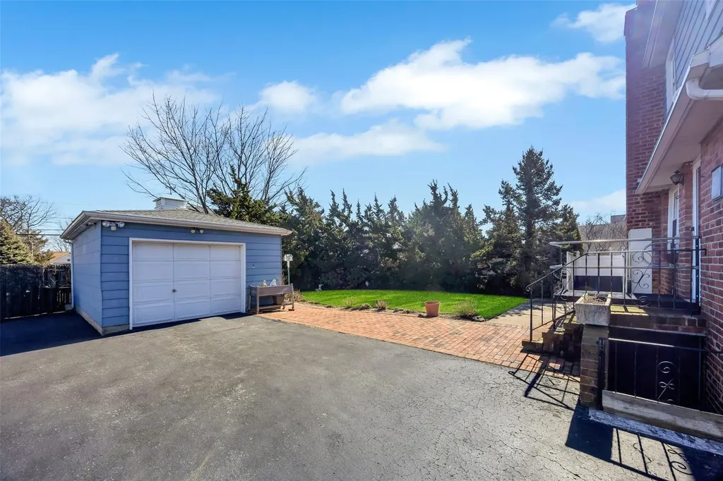710 South Broadway Lindenhurst NY 11757
