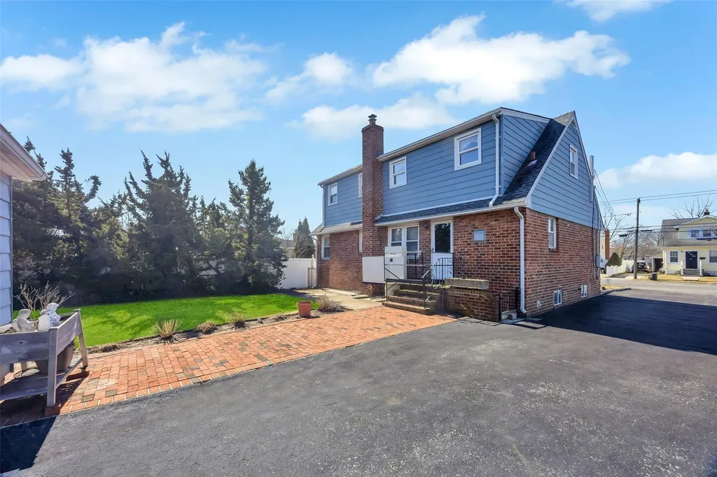 710 South Broadway Lindenhurst NY 11757