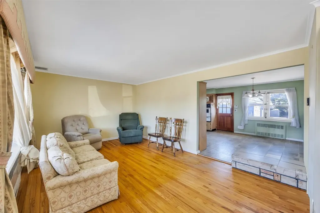 710 South Broadway Lindenhurst NY 11757