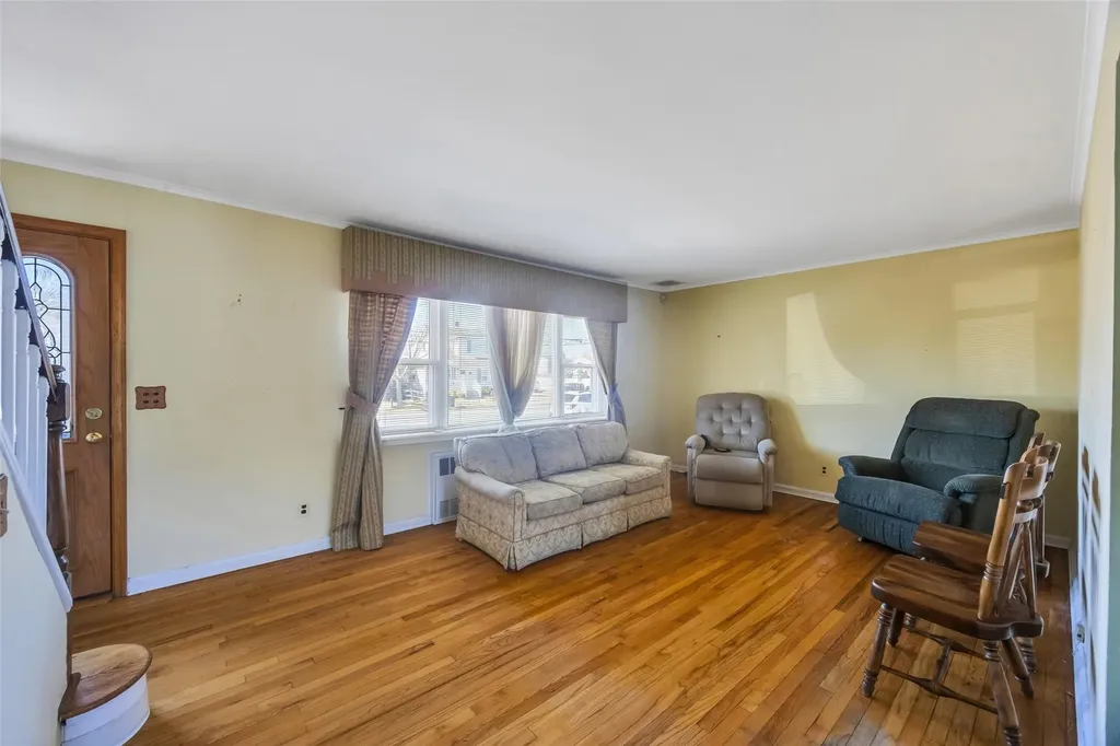 710 South Broadway Lindenhurst NY 11757