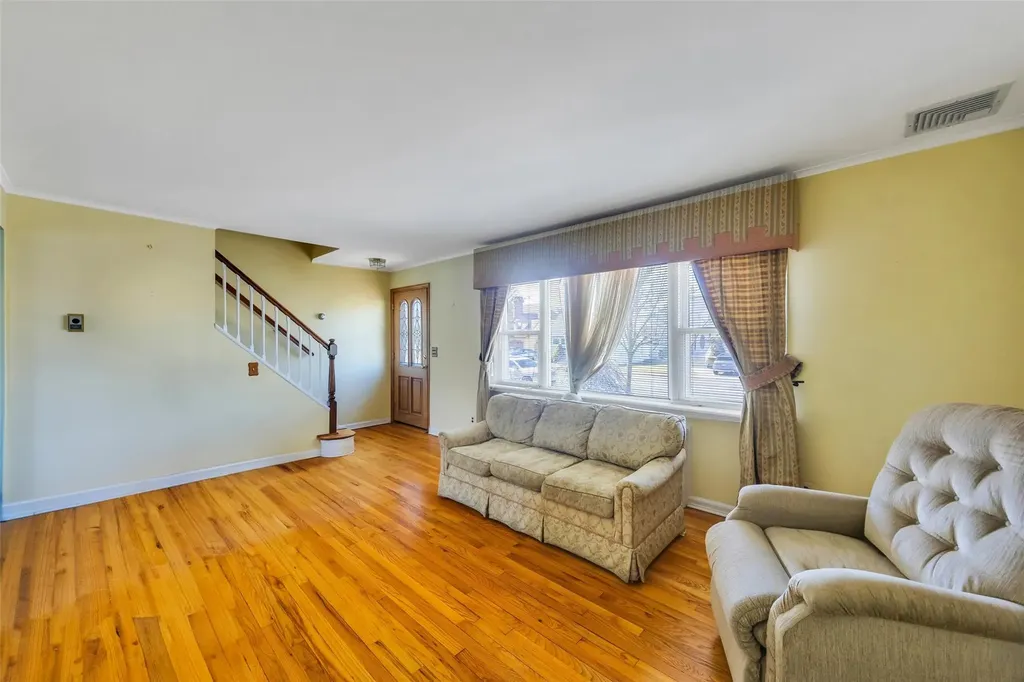 710 South Broadway Lindenhurst NY 11757